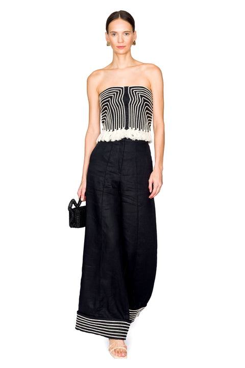 Escuchas Embroidered Top